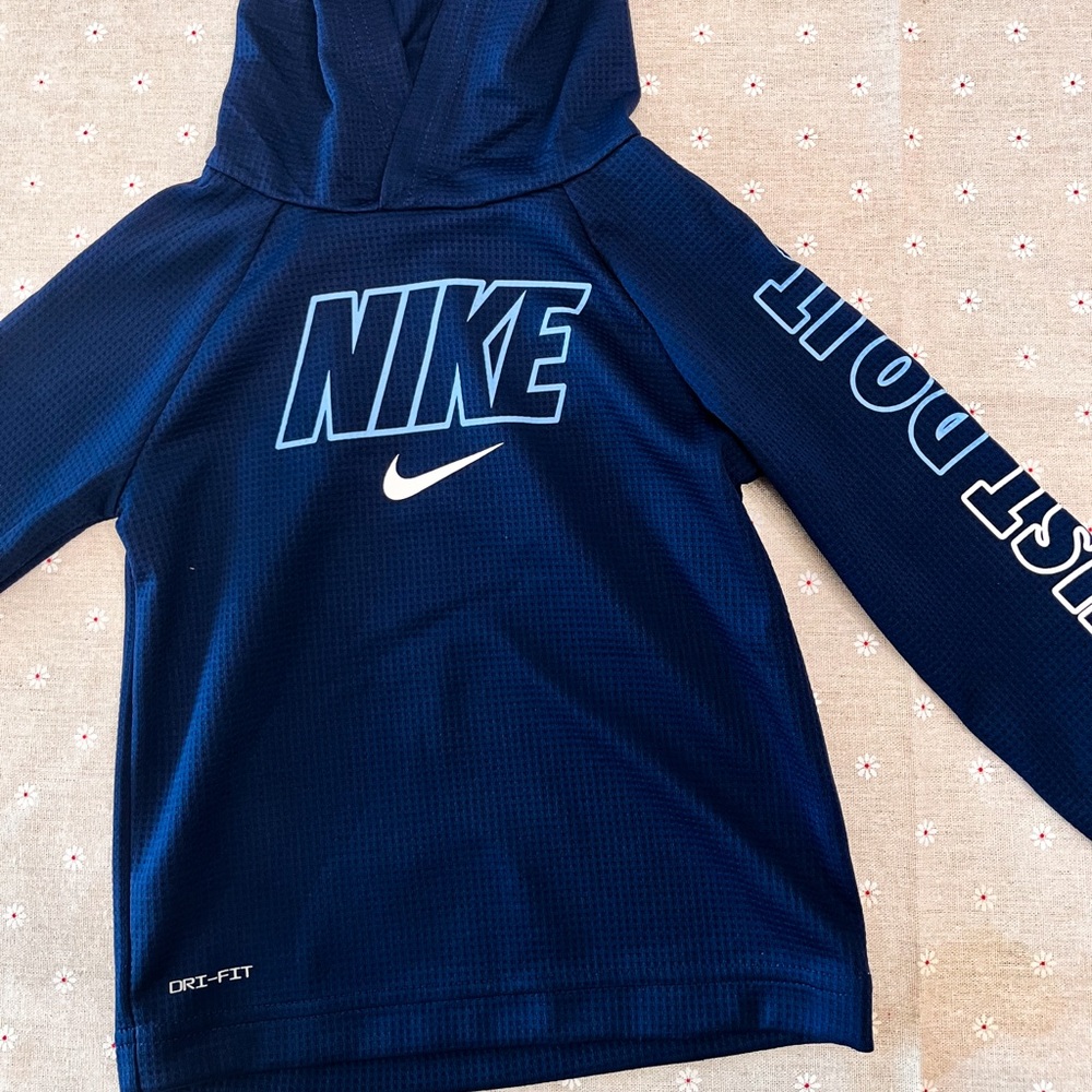 Nike boys 2T Fri-fit shirt with hood